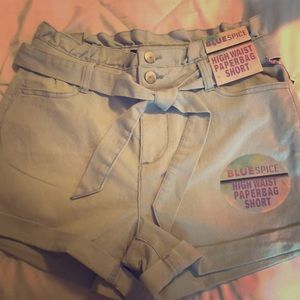 High waisted shorts with a matching belt